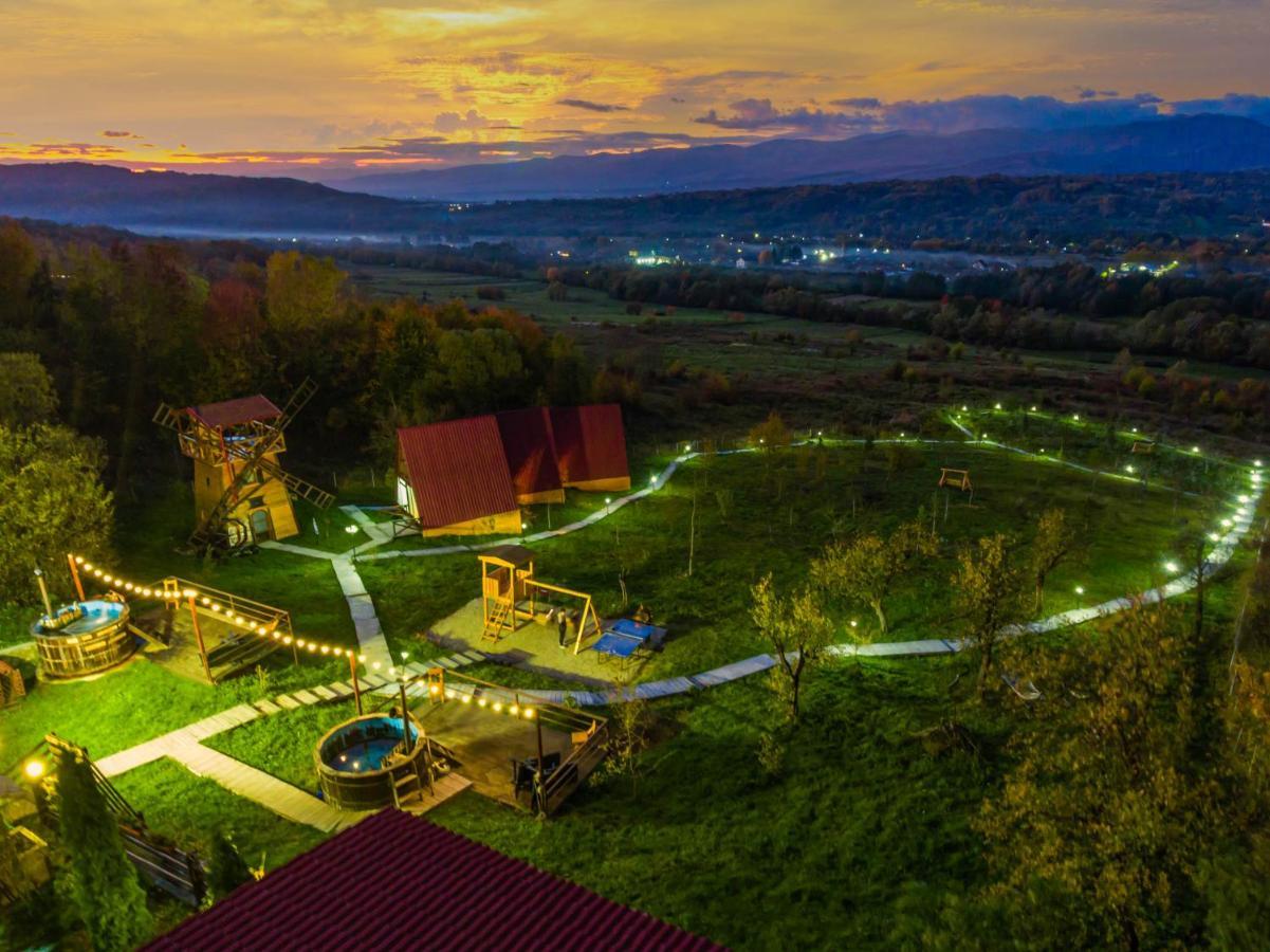Отель Pensiunea La Maria Lu' Sandoiu Poenari Экстерьер фото